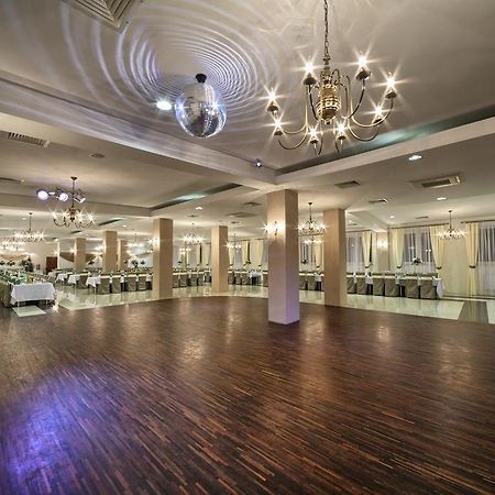 Hotel Stara Fabryka Malogoszcz Екстер'єр фото