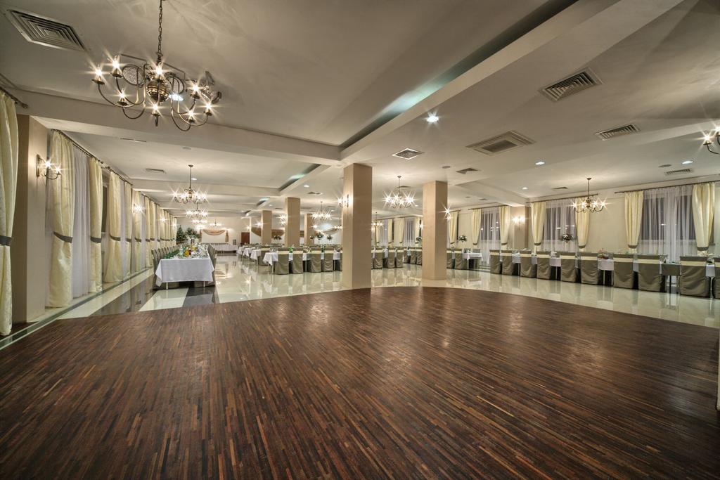 Hotel Stara Fabryka Malogoszcz Екстер'єр фото